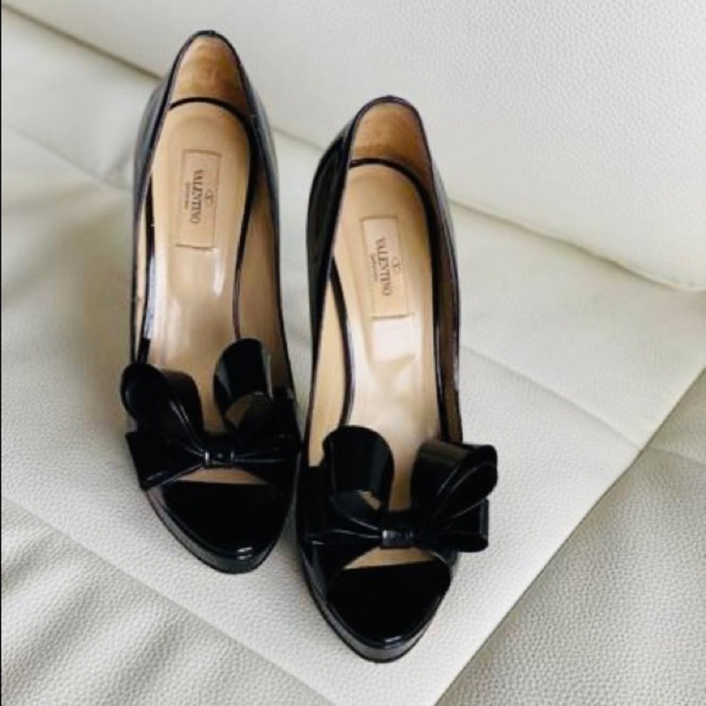 Valentino Patent Leather bow accent Heels Pumps